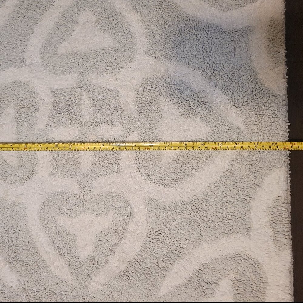 2 Rugs Light Colored with Pattern. - Picture 2 of 4